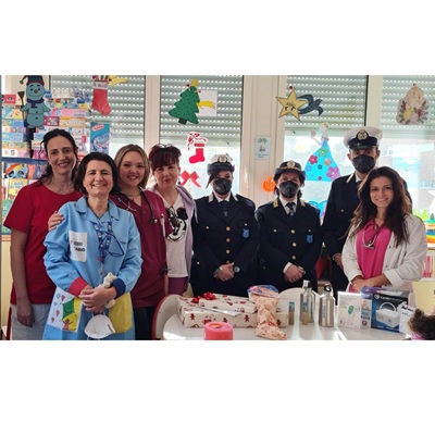 “La Befana del Vigile Urbano”: nella calza dei vigili urbani dolci, gadget ma an ...