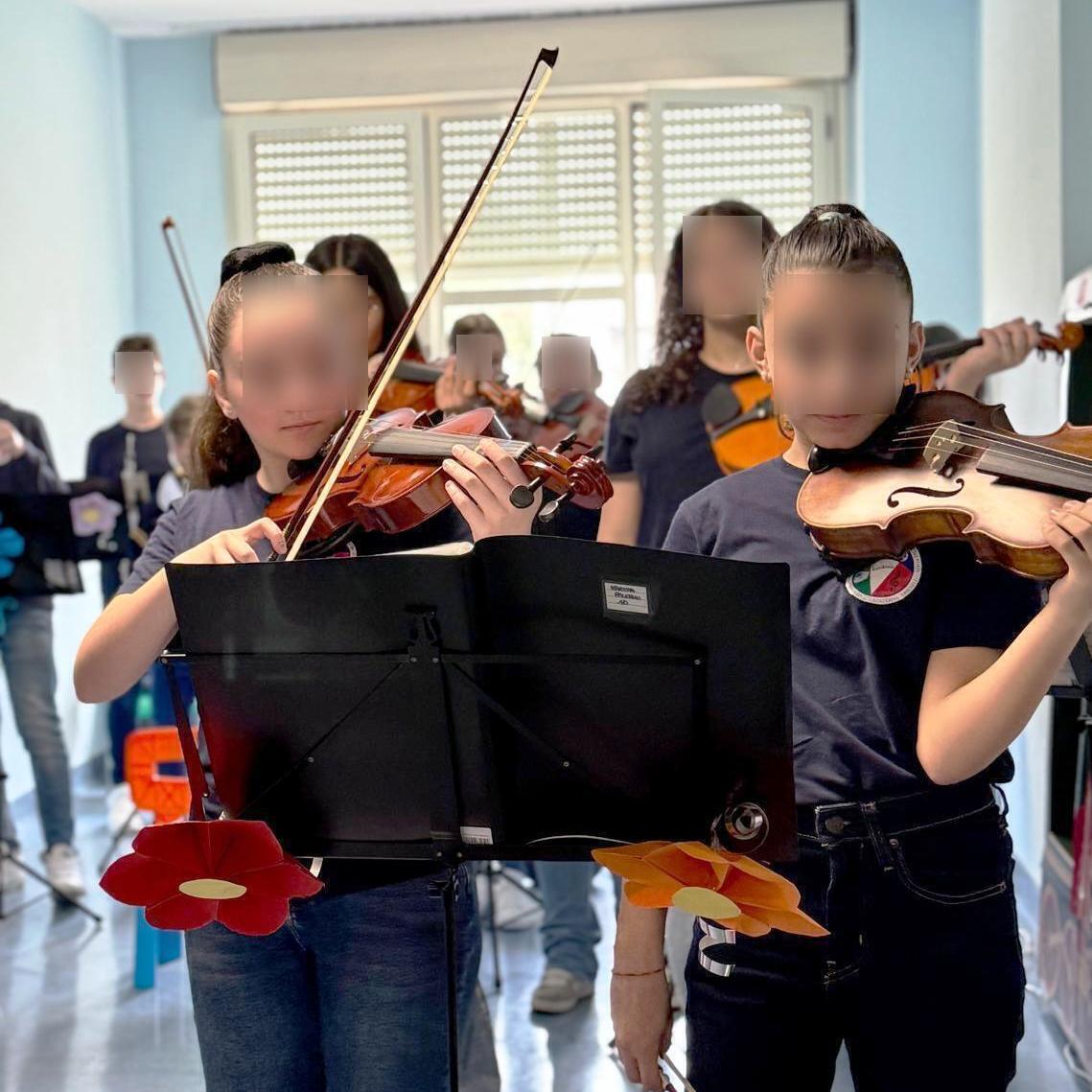 Gli studenti dell’I.C. “Falcomatà-Archi” portano la musica in reparto: inaugu ...